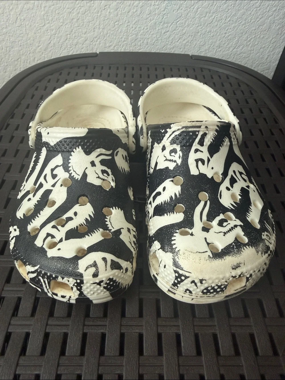 CROCS Glow-In-The-Dark Dino Clog - Toddler Black / Glow Green
